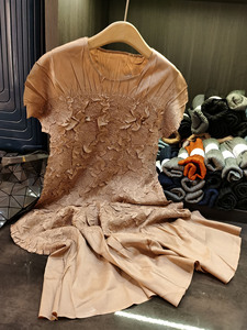 Thiết kế ý nghĩa của phụ nữ thanh lịch đi lại ngắn tay handmade xếp chồng lên nhau hoa crewneck Top lỏng giảm béo Chiều dài sàn - Product Image 3