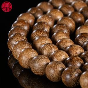 Bracelet Mala en Bois d'Agar 108 Perles 8mm, Bois Vieilli Fissuré Semi-Enfoncé, Bijou Artisanal Parfumé - Product Image 4