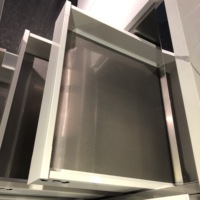Armoire de cuisine en acier inoxydable avec porte en verre en alliage d'aluminium de conception tendance, armoire étanche pour la cuisine