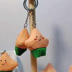 Porte-clés étoile porte-bonheur en bois fait à la main, 5,3x5,3x2,8 cm, style animal mignon, cadeau pour filles - Product Image 3