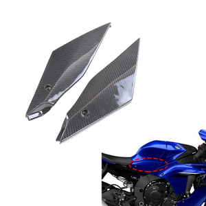 แผงข้างถังคาร์บอนไฟเบอร์สำหรับยามาฮ่า วายซีเอฟ-อาร์1 ปี 2020-2025 - Product Image 1