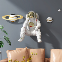 Décor mural créatif d'arrière-plan TV, sculpture d'astronaute en résine, décoration murale d'officier de l'aérospatiale pour le salon et le cosmonaute, livraison directe
