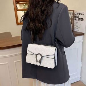 High-quality PU <b>Material</b> Handbag. Luxurious Designer Handbag. With Chain Decoration.8905 - Product Image 3