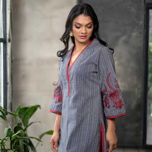 Venta al por Mayor de Ropa Elegante de Moda, Kurta de Lino Negro Premium con Bordado en las Mangas - Product Image 6