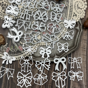 แม่พิมพ์ไดคัทโลหะรูปโบว์สำหรับการทำสมุดภาพด้วยตัวเองเครื่องมือในการผลิตงานฝีมือทำจากเหล็กคาร์บอนแม่พิมพ์รองเท้าที่ละเอียดอ่อน - Product Image 4