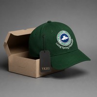 Op maat gemaakte merklogo blad-borduurwerk Oxford stippen baseballcap bordeauxrood katoen unisex pet hoge kwaliteit 6 panelen gebogen klep