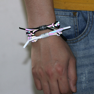 Pulsera de Hilo Tejido con Diseño de León y Efecto Láser Iridiscente, Joyería Unisex, Regalo de Moda - Product Image 1