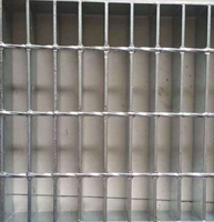 Grille antidérapante dentelée en acier inoxydable - Surface de sécurité pour rampes de garage et passerelles piétonnes