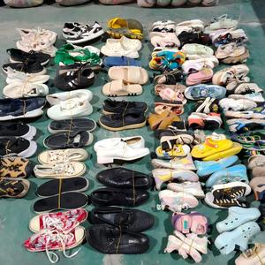 <span class=keywords><strong>Scarpe</strong></span> Usate Miste in Balle per Uomo e Donna, Vendita all'Ingrosso di Fabbrica - Product Image 1