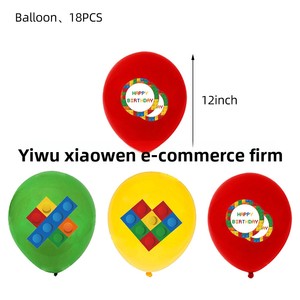 Set di Decorazioni per Feste di Compleanno per Bambini a Tema Mattoncini da Costruzione, 5 Pezzi: Striscione, Palloncini, Supporto per Torta e Decorazioni Sospese - Product Image 3