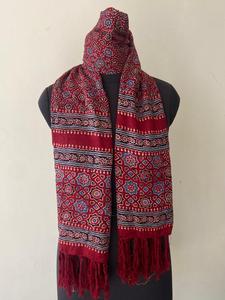 Étole d'hiver pour femme en tissu Ryon doux, imprimé à la main Ajrakh, couleurs attrayantes, motifs, lavable en machine, longueur 2 mètres, largeur 28 pouces - Product Image 2