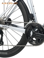 Vélo de route aérodynamique 700C MCELO V2 entièrement en carbone, SHIMANO 105 R7120 2*12 vitesses, freins à disque hydrauliques, axe traversant, pédale de course standard
