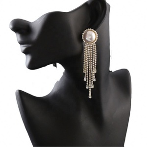ต่างหูระย้าไข่มุกแบบยาว ดีไซน์โดดเด่น แฟชั่นเก๋ไก๋ สำหรับสาวๆ งานแต่งงาน สไตล์วินเทจ หรูหรา - Product Image 1