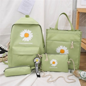 Ensemble quatre pièces Small Daisy en polyester ultra-léger et antibactérien, sac à dos pour collégiens et élèves du primaire, trousse à crayons - Product Image 2