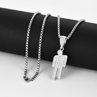 Collier pendentif style streetwear avec figurine inclinée (style Billie) incrustée de strass, design créatif de style occidental