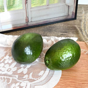 Avocat artificiel pour décorations de vitrine, entièrement fait à la main - Product Image 6