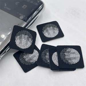 Étiquettes NFC personnalisées haut de gamme pour vêtements, étiquettes en papier imprimées minimalistes, design écologique, fabrication directe en usine - Product Image 5