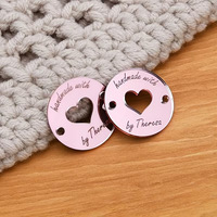 Étiquette en acrylique creuse en forme de cœur, faite à la main, pour pull tricoté ou sac, personnalisable avec texte gravé, accessoires de bijoux DIY
