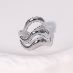 Bague en acier titane best-seller transfrontalier, luxe léger, inaltérable, plaqué or 18 carats sous vide, sensation haut de gamme, ouverte - Product Image 3
