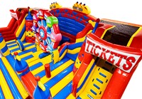 Château gonflable géant en PVC sur le thème des montagnes russes, pour enfants, idéal pour les fêtes en extérieur et la location.