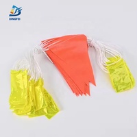 Triangle en PVC orange personnalisé Drapeau d'avertissement de sécurité avec étiquettes réfléchissantes Corde à usage intensif