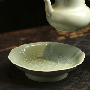 Plateau à thé en céramique Relief Lotus, forme de fleur, style rétro, assiette à fruits, nouveau design chinois, plat en poterie - Product Image 3
