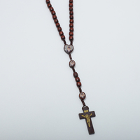 Collier de prière en bois rouge vin Komi, St. Charbel, chapelet à la main, tissé à la main, croix en corde, bijoux religieux