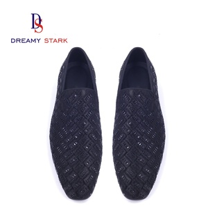 Zapatos Cómodos de Piel de Vaca Hechos a Mano de Alta Calidad y Durabilidad, con Diseño de Grabado de Diamantes y Logotipo Personalizado - Product Image 4