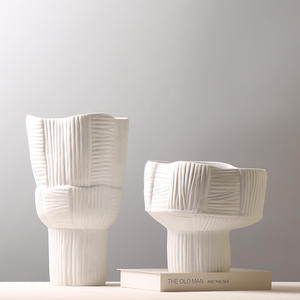 Vases en porcelaine de Style chaud <span class=keywords><strong>pour</strong></span> fleurs décor à la maison minimaliste avec <span class=keywords><strong>Vase</strong></span> blanc mat géométrique rayé céramique Pot de fleur jardinières - Product Image 3