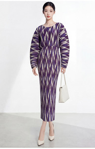 Nouvelle Collection Été 2026 : Robe Plissée Miyake Plus à Col Chauve-Souris et Taille Cintrée, Longueur Midi – Vente en Gros de Vêtements - Product Image 6