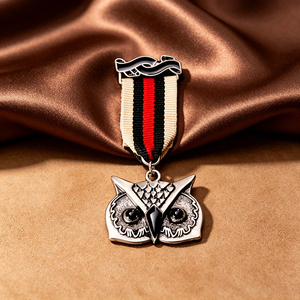 Broche de aleación de zinc con forma de rueda de barco de la Marina, insignia de metal esmaltada estilo epaulette personalizada, broche para disfraz náutico, bajo MOQ - Product Image 2