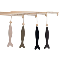 Vente en gros baguette en bois durable pour chat, couleurs assorties, jouet interactif pour chat, style drôle, corde, boules en plastique nylon pour cataire