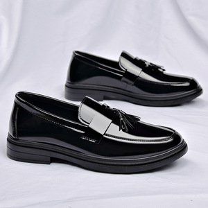 Mocassins à pampilles pour hommes en cuir PU noir, chaussures habillées à semelle souple en caoutchouc, antidérapantes et amorties, pour l'hiver, formelles et décontractées - Product Image 2