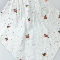 Tissu en coton doux brodé à motifs floraux blancs et rouges, avec œillets, épais, pour vêtements de bébé, emballage en rouleau, personnalisé, 40s 60s