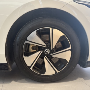 La <span class=keywords><strong>Volkswagen</strong></span> <span class=keywords><strong>ID</strong></span>.7 2024 è una berlina a energia nuova molto richiesta nel IT con interni spaziosi e ampia autonomia. Auto usate. - Product Image 3