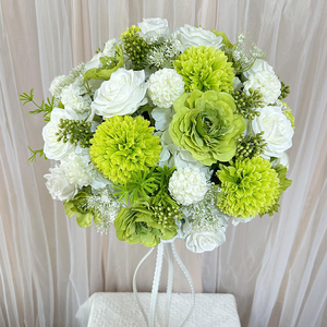 Bouquet de fleurs artificielles classique blanc et vert citron, roses et dahlias mélangés, centre de table de mariage fait main - Product Image 1
