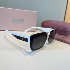 Lunettes de soleil en acétate italien, élégantes et de haute qualité - Product Image 1