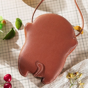 Sac de singe personnalisé en cuir PU couvrant le visage sac à bandoulière de singe sac à Patch de forme spéciale fabricant en chine quantité minimale de commande - Product Image 3