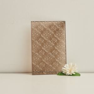 Partner Glass Gabinete de exhibición de almacenamiento de estilo moderno Ámbar transparente Aqualite Nashiji Moru Vidrio estampado estriado Karatachi - Product Image 2