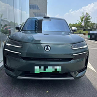 Voiture d'occasion Denza N9 2025, conduite à gauche, trois moteurs, 4x4, 6 places, SUV hybride rechargeable, Euro VI, véhicule à énergie nouvelle, export uniquement, 4000 km