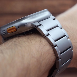 Cinturino Keepwin <span class=keywords><strong>per</strong></span> Smartwatch in Titanio Grado II con Fibbia Resistente, Cinturino Metallico <span class=keywords><strong>per</strong></span> <span class=keywords><strong>Apple</strong></span> IWatch 9 8 <span class=keywords><strong>Ultra</strong></span> 2 <span class=keywords><strong>Ultra</strong></span> 1 - Product Image 3