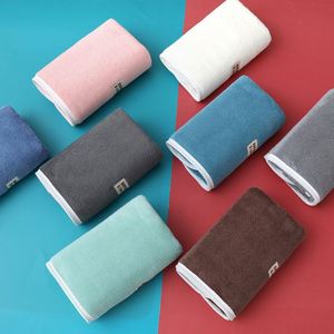 Serviette en microfibre corail pour hôtel avec logo personnalisé - Super absorbante, douce, couleur unie, bordure élégante, avec boîte cadeau - Product Image 4
