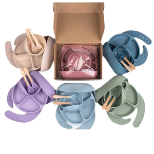 Ensemble de repas pour enfants en silicone sans BPA, design de dessin animé, comprenant une tasse d'apprentissage, une attache-<span class=keywords><strong>sucette</strong></span>, une bavette, une fourchette, une cuillère - réutilisable avec boîte cadeau - Product Image 1