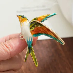 เข็มกลัดรูปดอกไม้ประดับมุกชุบทองบนโลหะผสมสังกะสีรูปนกสัตว์น่ารัก ของขวัญงานแต่งงานระดับไฮเอนด์ เครื่องประดับเสื้อสำหรับงานปาร์ตี้ - Product Image 4