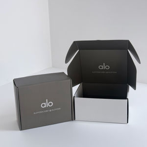 Cajas de Embalaje Impresas a Doble Cara en Blanco y Negro Personalizadas, Cajas de Papel Extra Resistentes de Alta Calidad para Transporte - Product Image 1