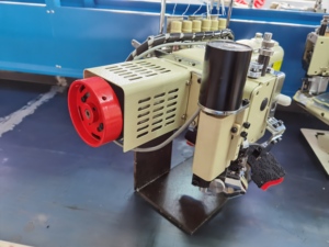 Máquina de Coser Plana de 4 Agujas y 6 Hilos con Brazo Libre ZY620 - Product Image 4