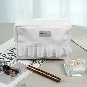 Pochette de rangement personnalisée pour le lavage des soins de la peau de voyage Mini trousse de maquillage cosmétique à fond carré portable réutilisable blanc avec dentelle - Product Image 3