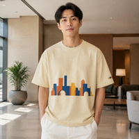 Kaos Pria Katun Beige Kustom dengan Cetakan Transfer Panas Abstrak City Rhythm