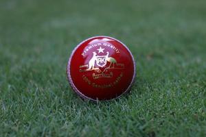 Bolas duras de grillo de cuero hechas a mano de calidad superior 6 AK Red 4 piezas Set 156G PK AK International AKR0023 - Product Image 4