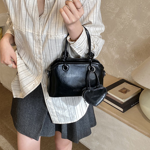 Sac à bandoulière portable personnalisé pour femme avec fermeture éclair et doublure en polyester, idéal toutes saisons, en similicuir PU - Product Image 4